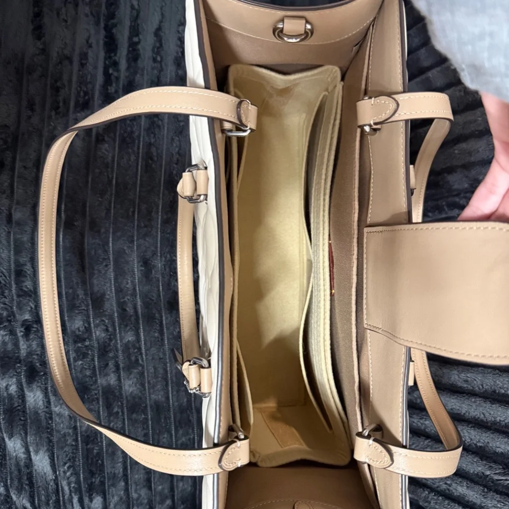 Maggie Tote Bag In Blocked Signature Leather - Picture 10 of 11